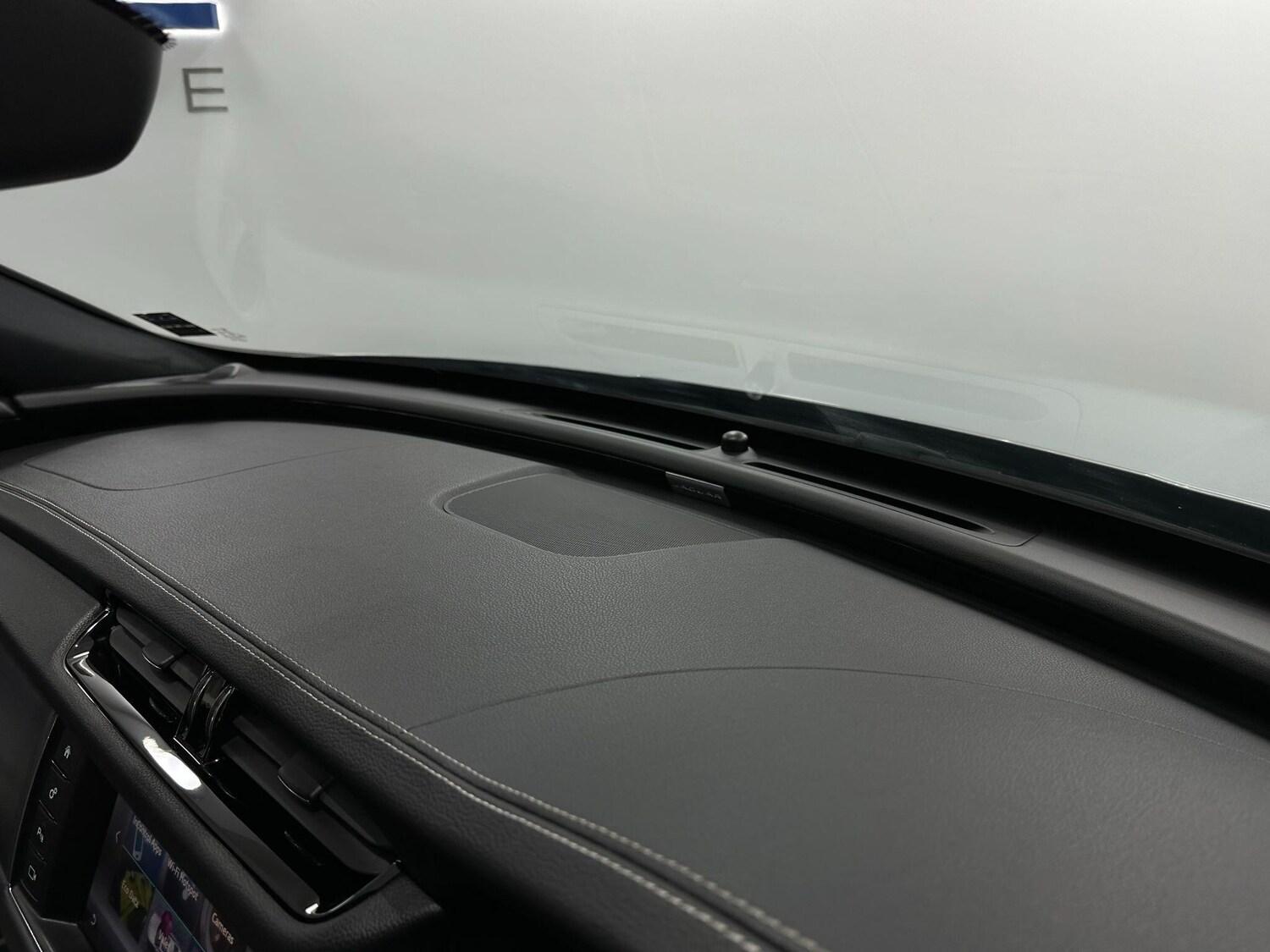 Used Jaguar XF 2016 for sale - 76832836: Photo 32