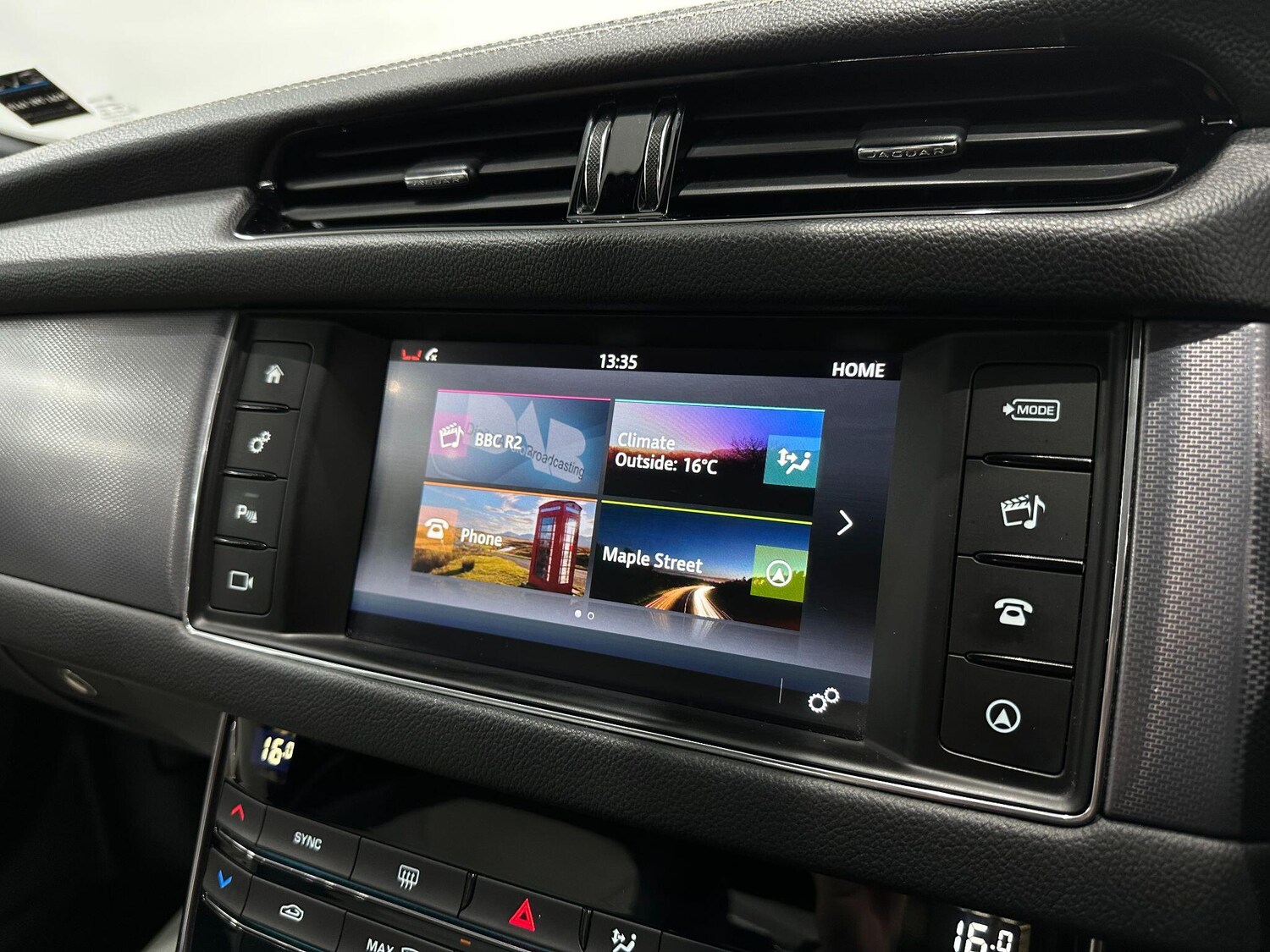 Used Jaguar XF 2016 for sale - 76832836: Photo 34