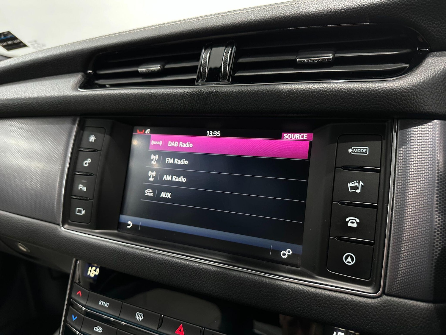 Used Jaguar XF 2016 for sale - 76832836: Photo 38