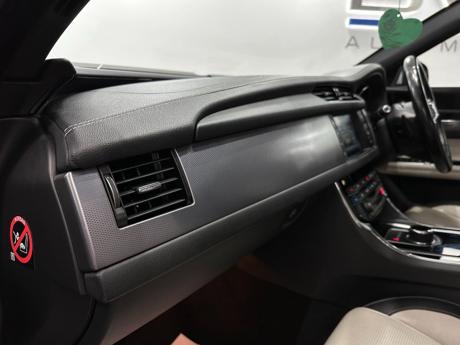 Used Jaguar XF 2016 for sale - 76832836: Photo 54