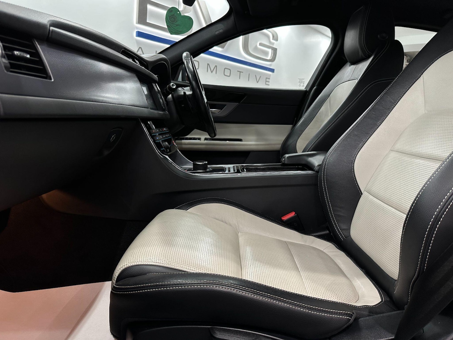 Used Jaguar XF 2016 for sale - 76832836: Photo 55