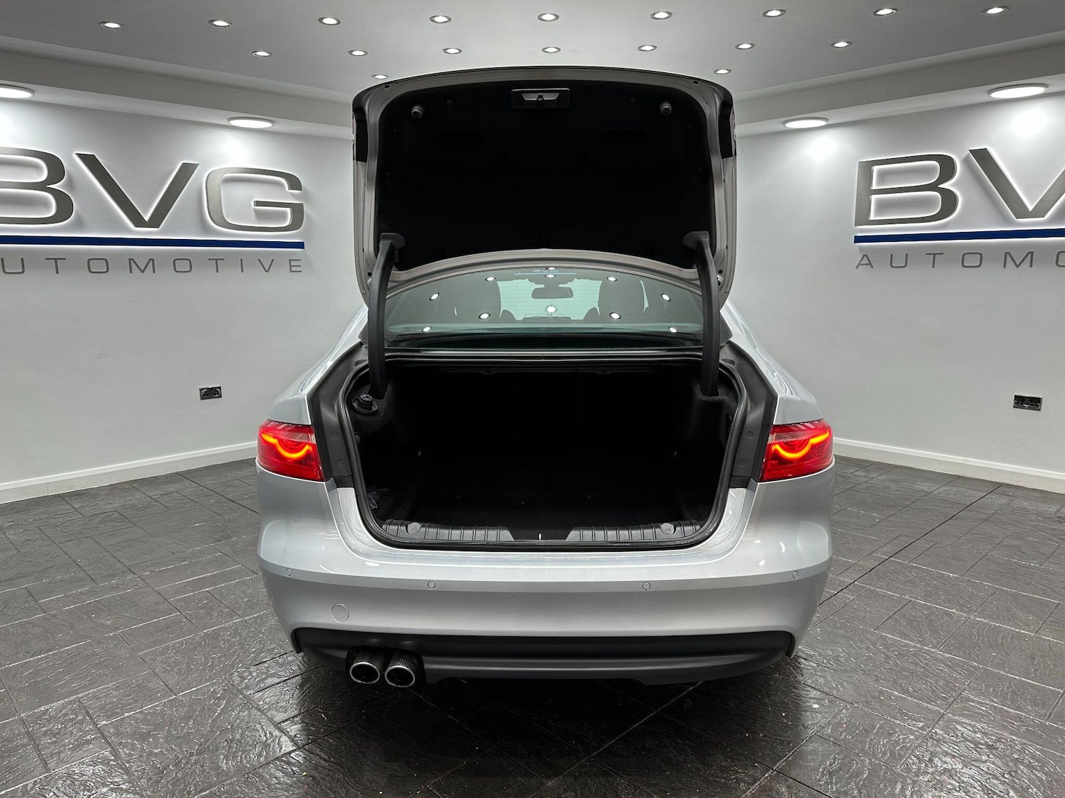 Used Jaguar XF 2016 for sale - 76832836: Photo 65