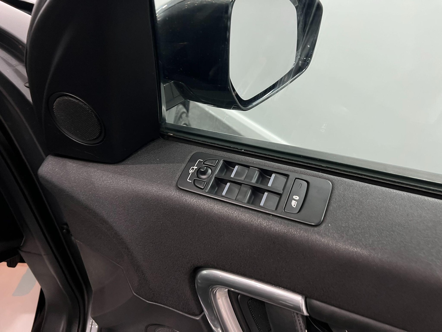 Used Land Rover Discovery Sport 2016 for sale - 76671424: Photo 30