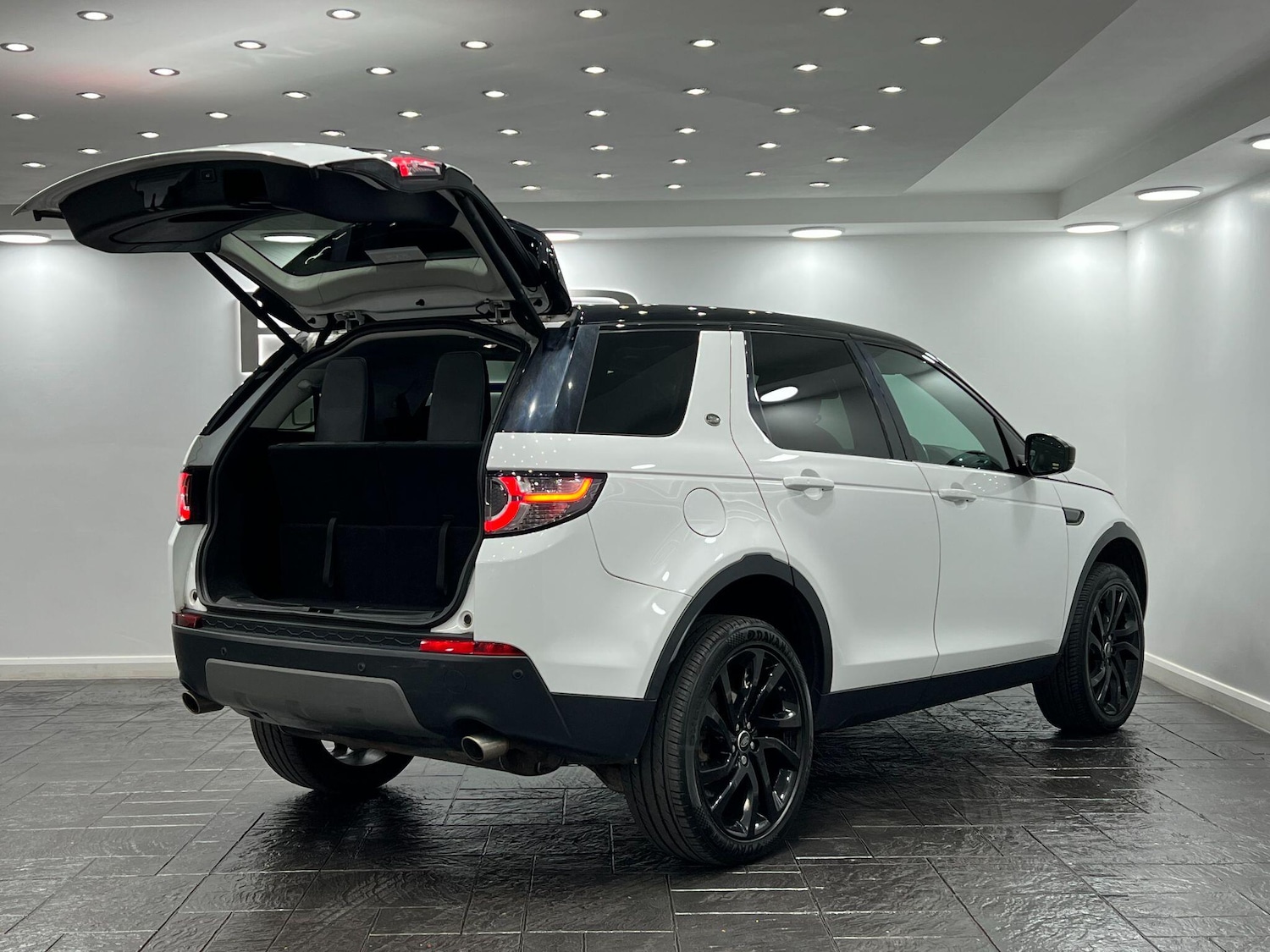 Used Land Rover Discovery Sport 2017 for sale - 77469214: Photo 75