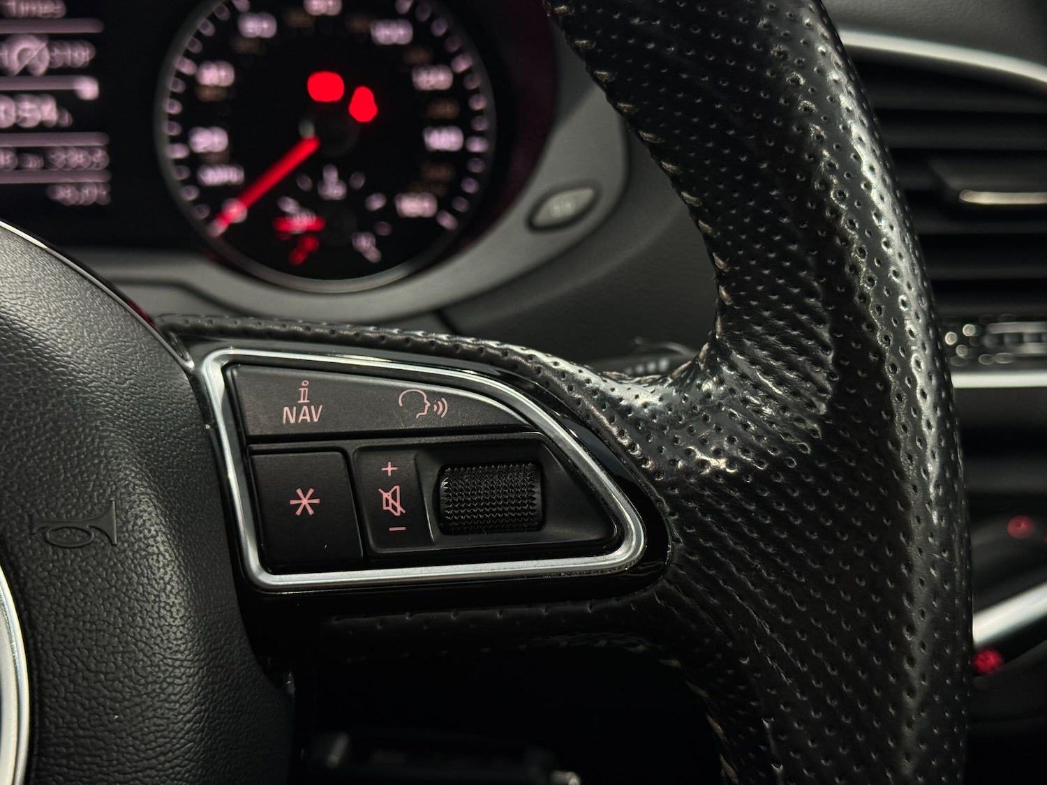 Used Audi Q3 2015 for sale - 77439831: Photo 43