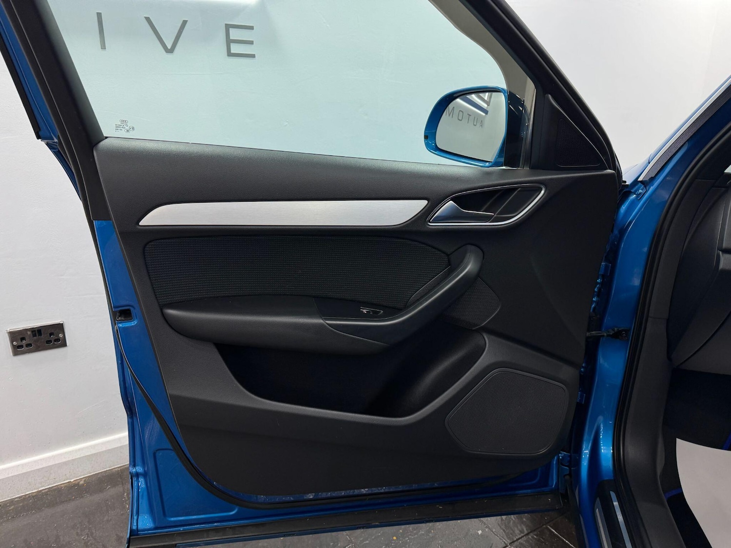 Used Audi Q3 2015 for sale - 77439831: Photo 47