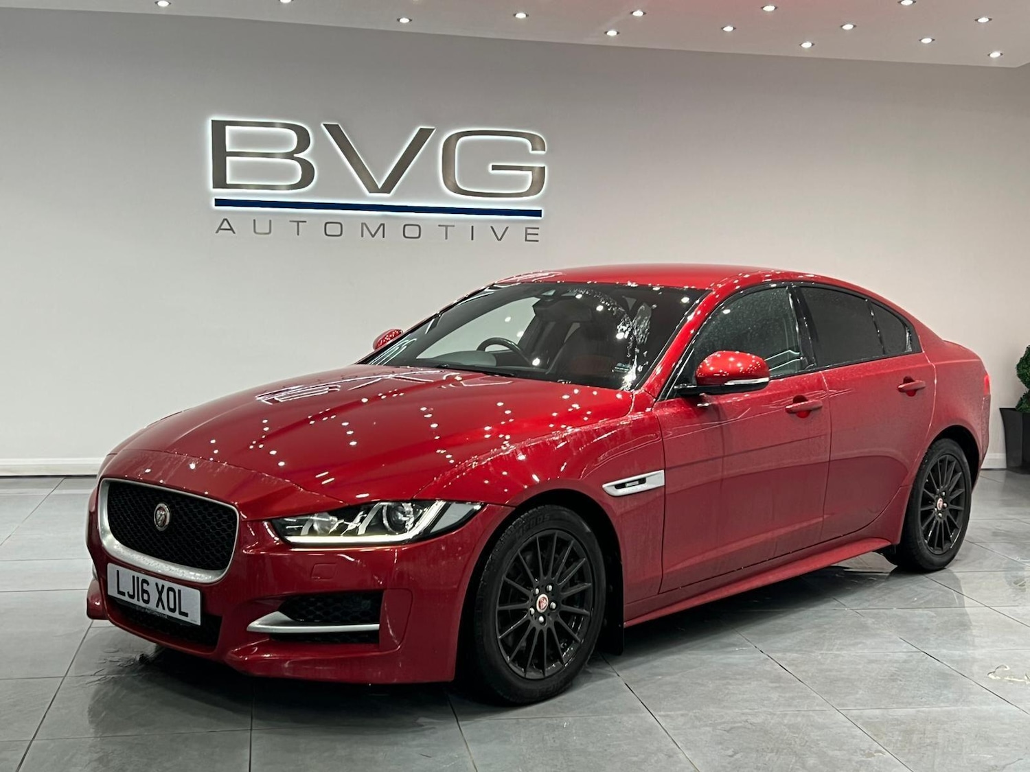Used Jaguar XE 2016 for sale - 76952933: Photo 1