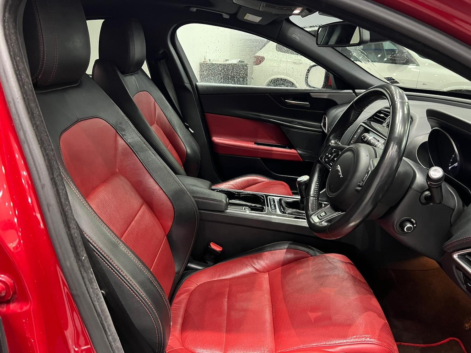 Used Jaguar XE 2016 for sale - 76952933: Photo 3