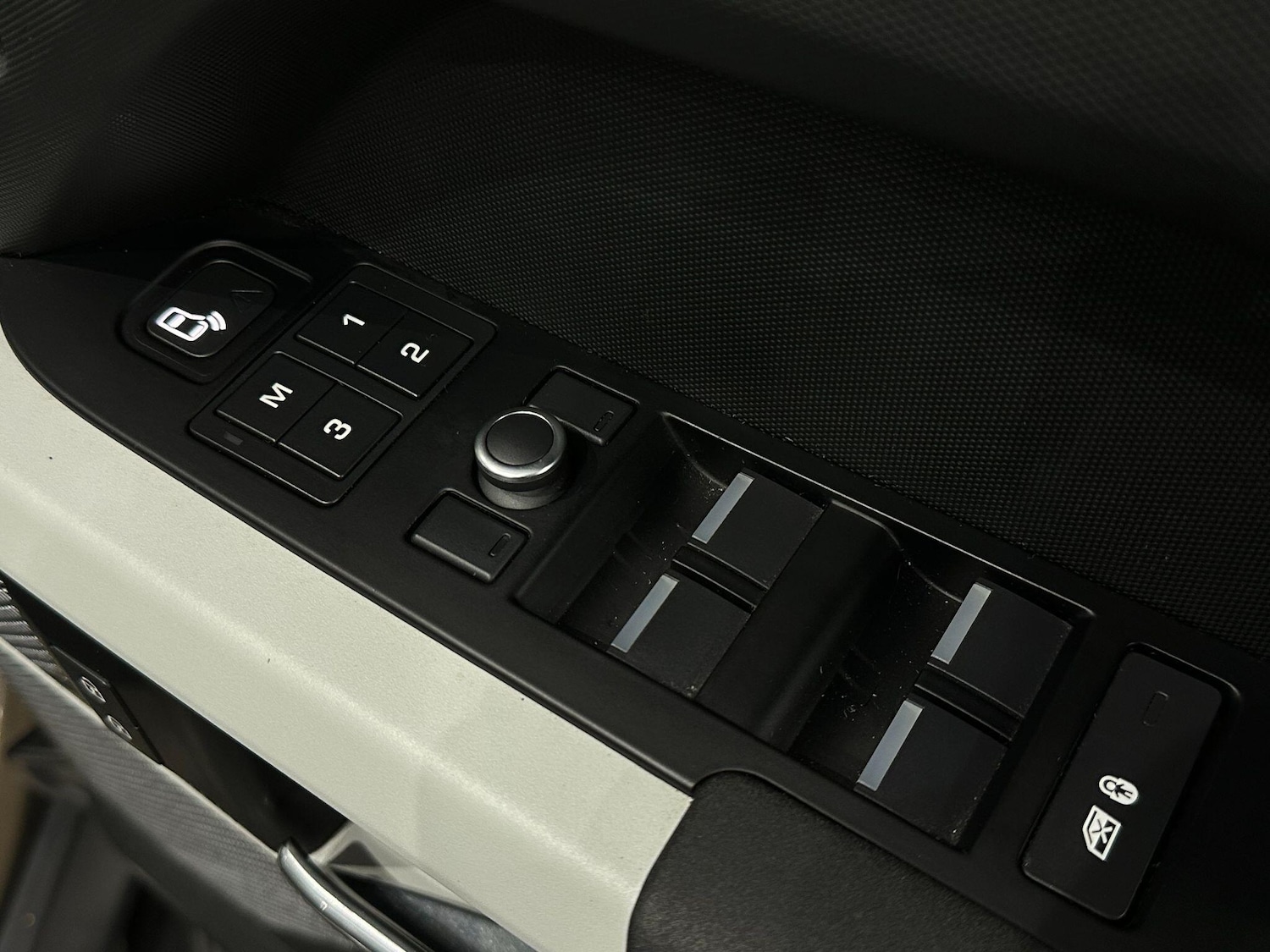 Used Land Rover Defender 110 2020 for sale - 76824720: Photo 35