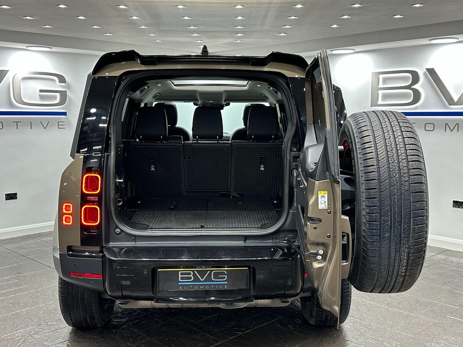 Used Land Rover Defender 110 2020 for sale - 76824720: Photo 81