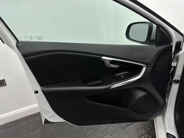 Used Volvo V40 2017 for sale - 76175223: Photo 45