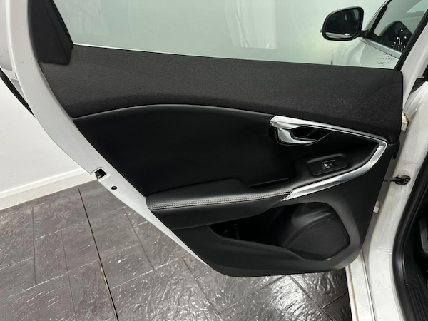 Used Volvo V40 2017 for sale - 76175223: Photo 50