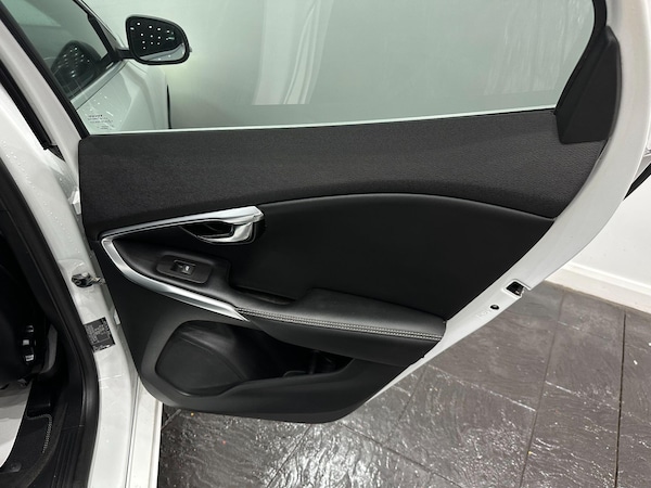 Used Volvo V40 2017 for sale - 76175223: Photo 54