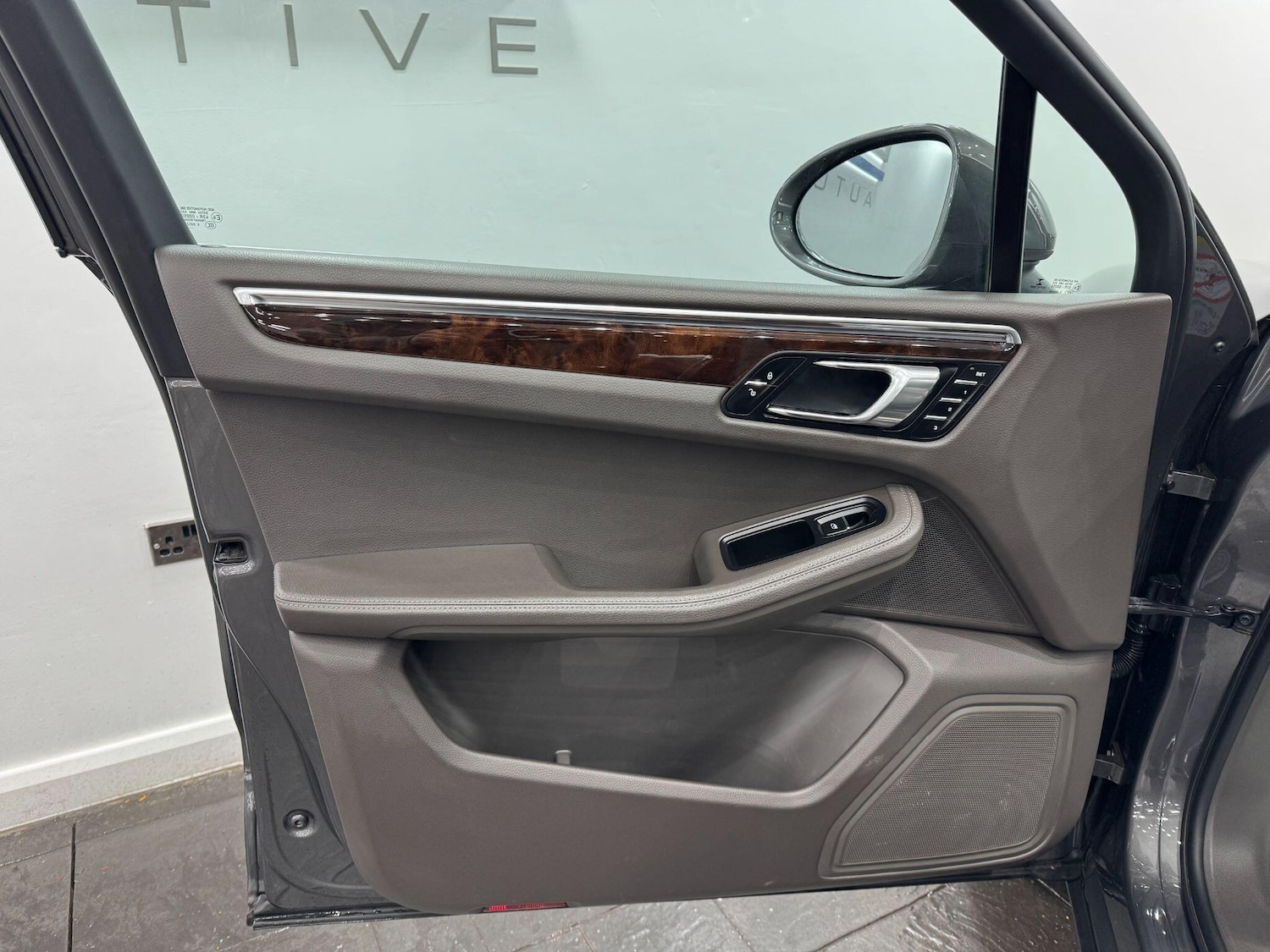 Used Porsche Macan 2015 for sale - 77469314: Photo 46