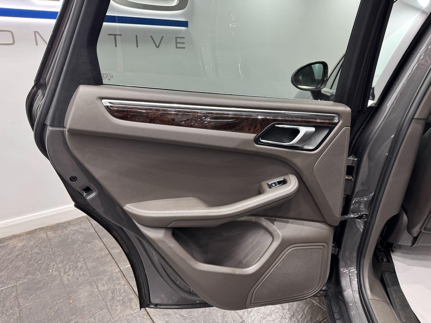 Used Porsche Macan 2015 for sale - 77469314: Photo 49