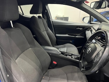 Used Toyota C-HR 2019 for sale - 76832858: Photo