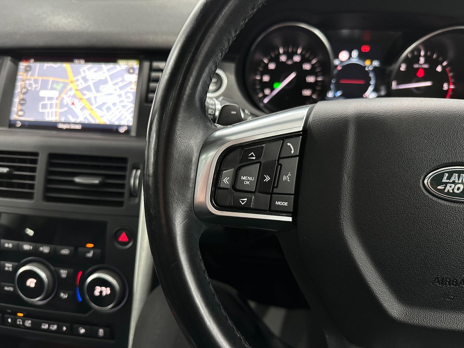 Used Land Rover Discovery Sport 2019 for sale - 76714740: Photo 43