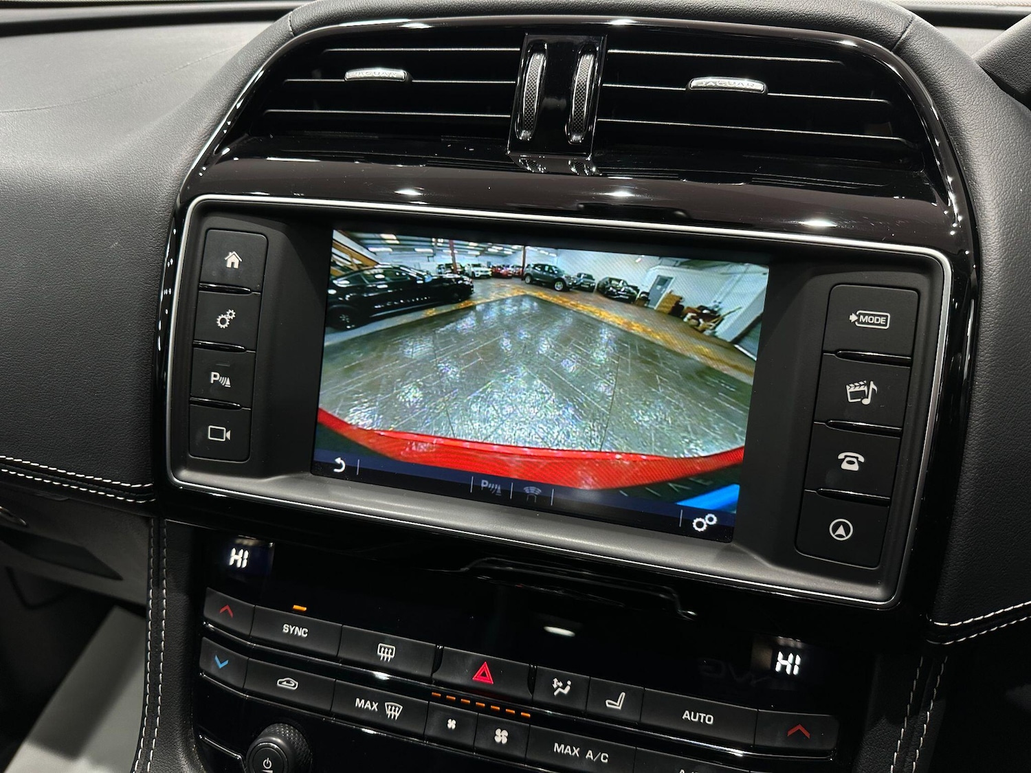 Used Jaguar F-Pace 2016 for sale - 76926797: Photo 36