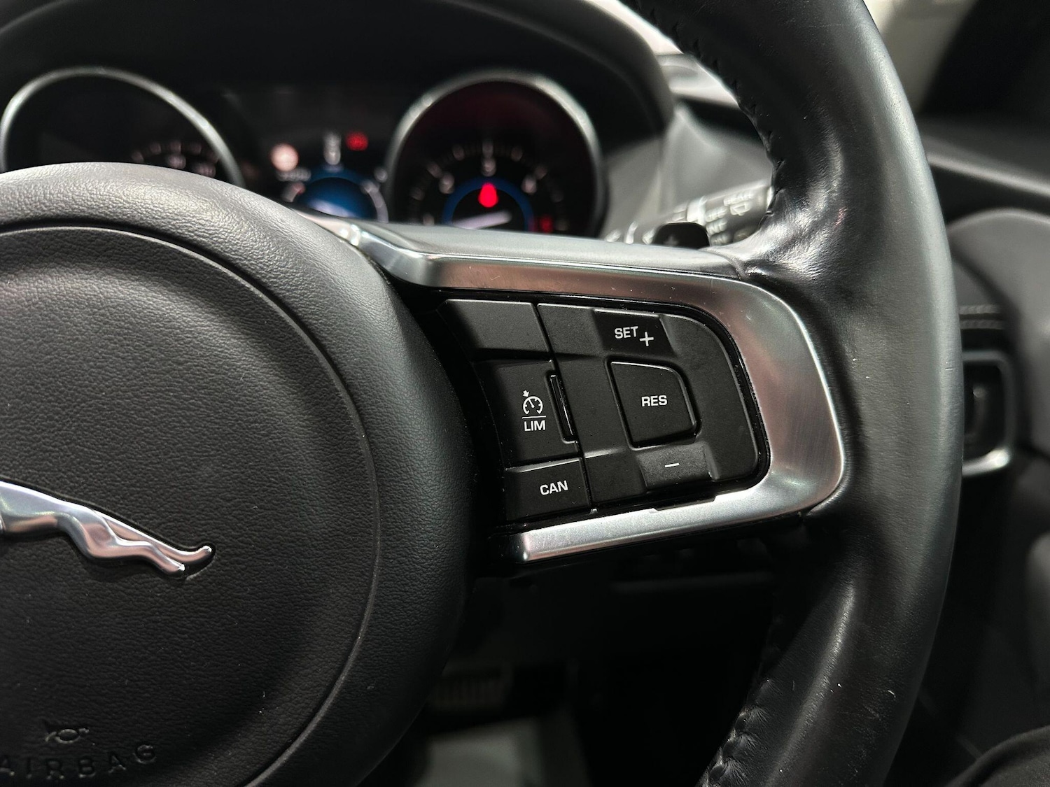 Used Jaguar F-Pace 2016 for sale - 76926797: Photo 43