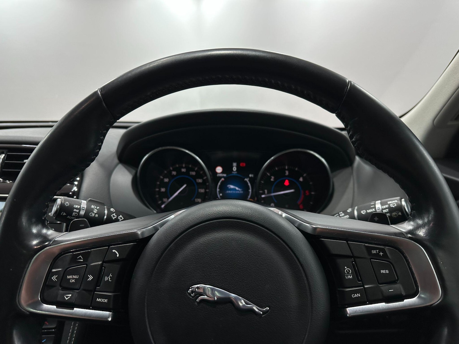 Used Jaguar F-Pace 2016 for sale - 76926797: Photo 44