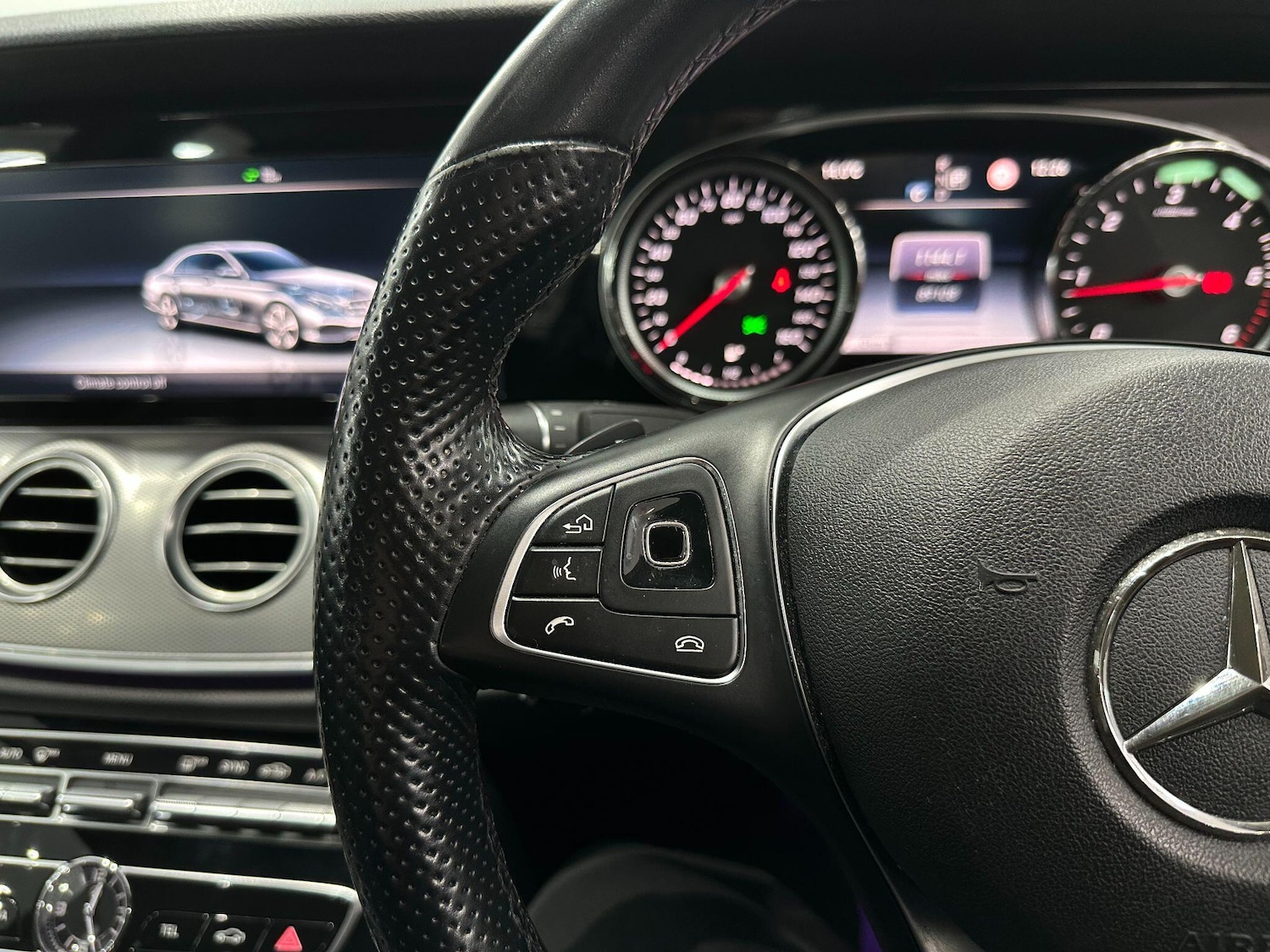 Used Mercedes-Benz E Class 2017 for sale - 76634074: Photo 61