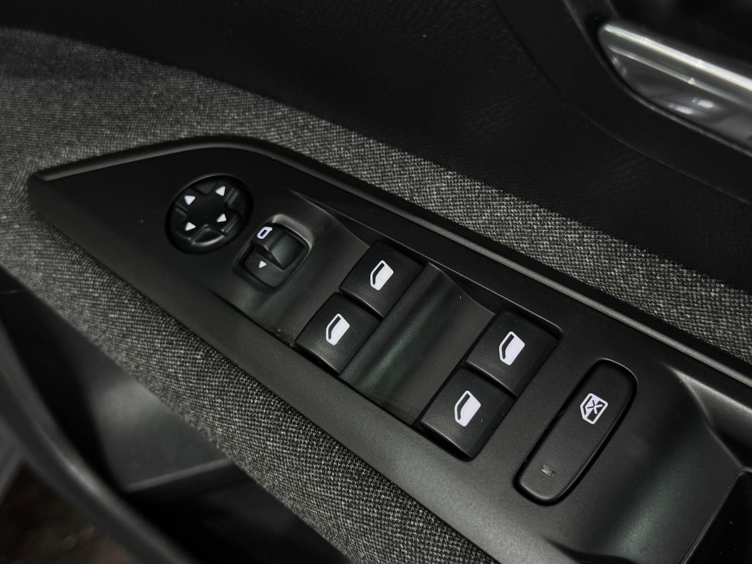 Used Peugeot 3008 2018 for sale - 77658649: Photo 27