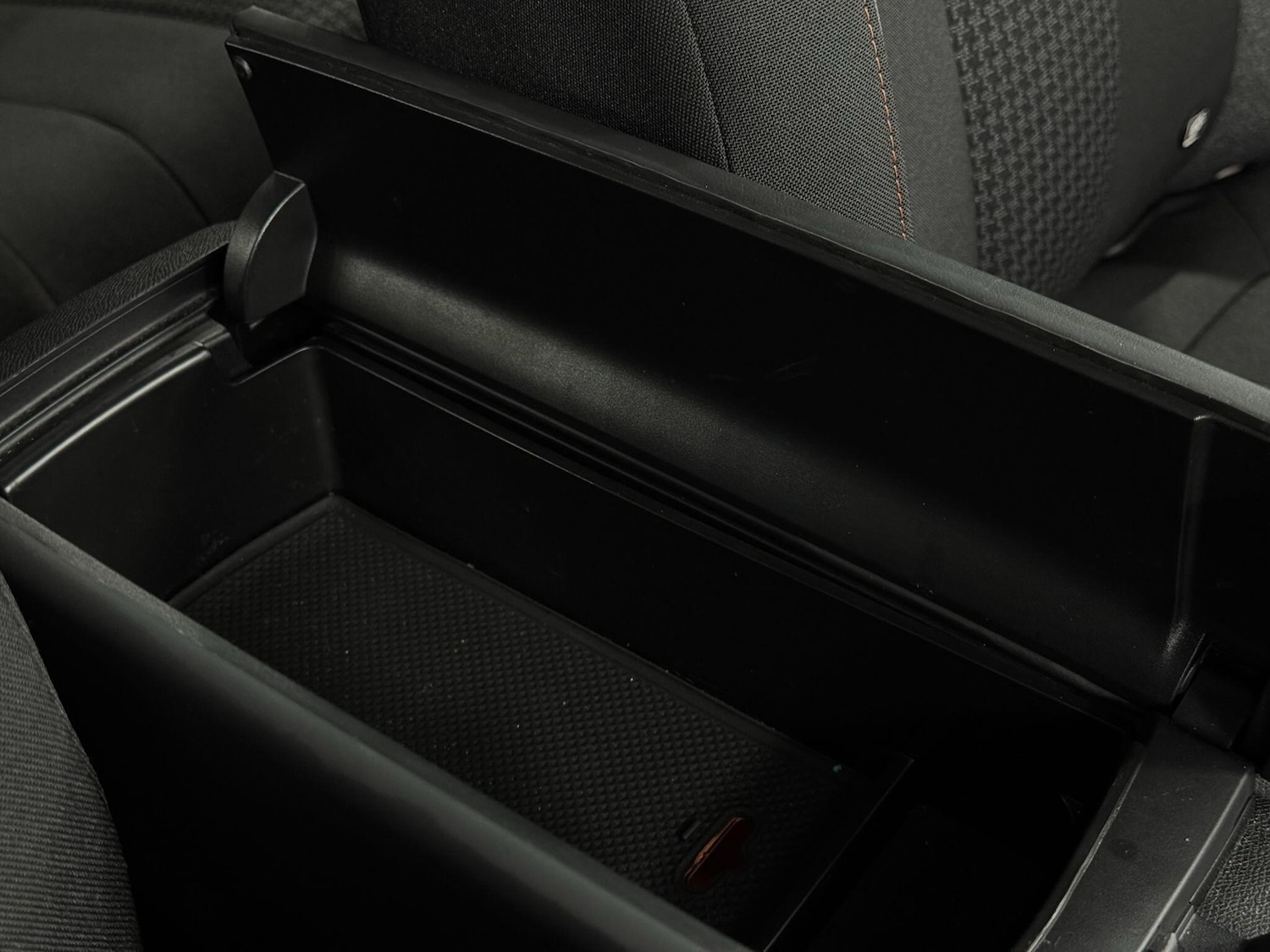 Used Peugeot 3008 2018 for sale - 77658649: Photo 42