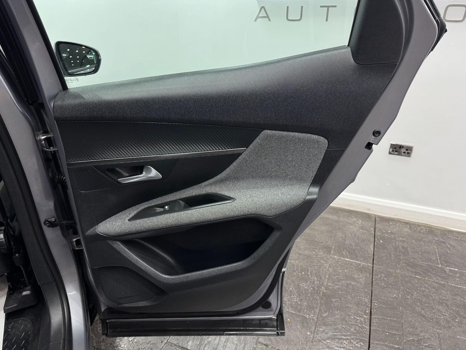 Used Peugeot 3008 2018 for sale - 77658649: Photo 53