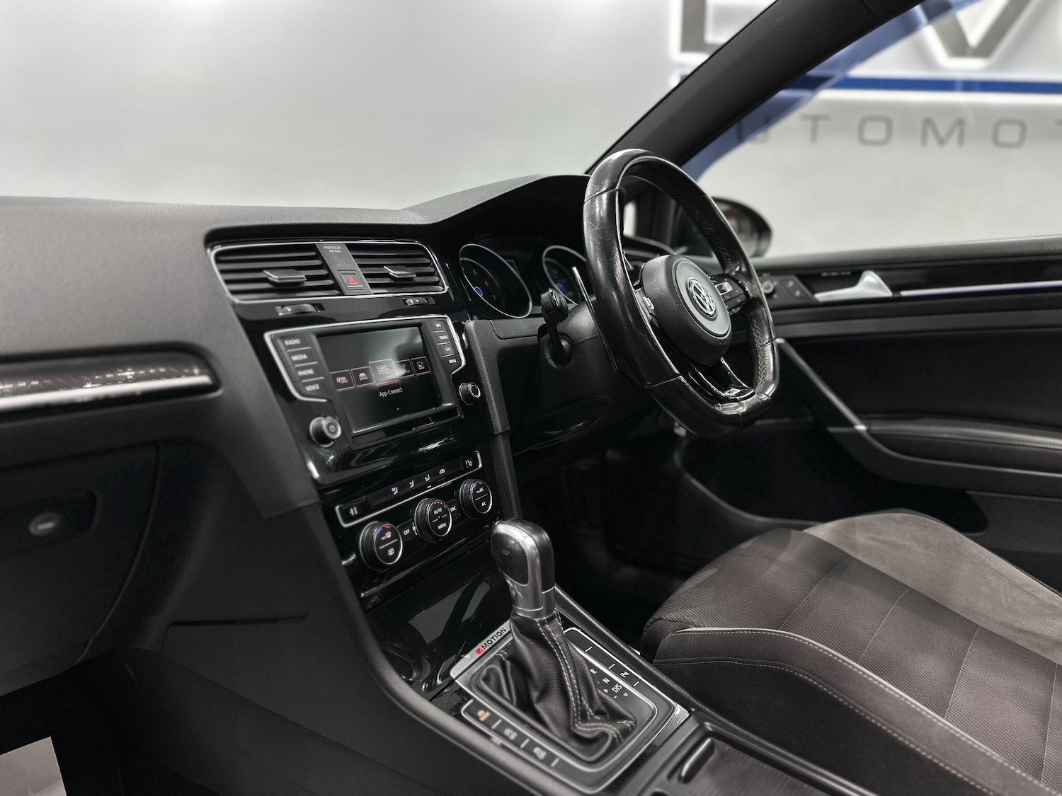 Used Volkswagen Golf 2016 for sale - 76832129: Photo 51