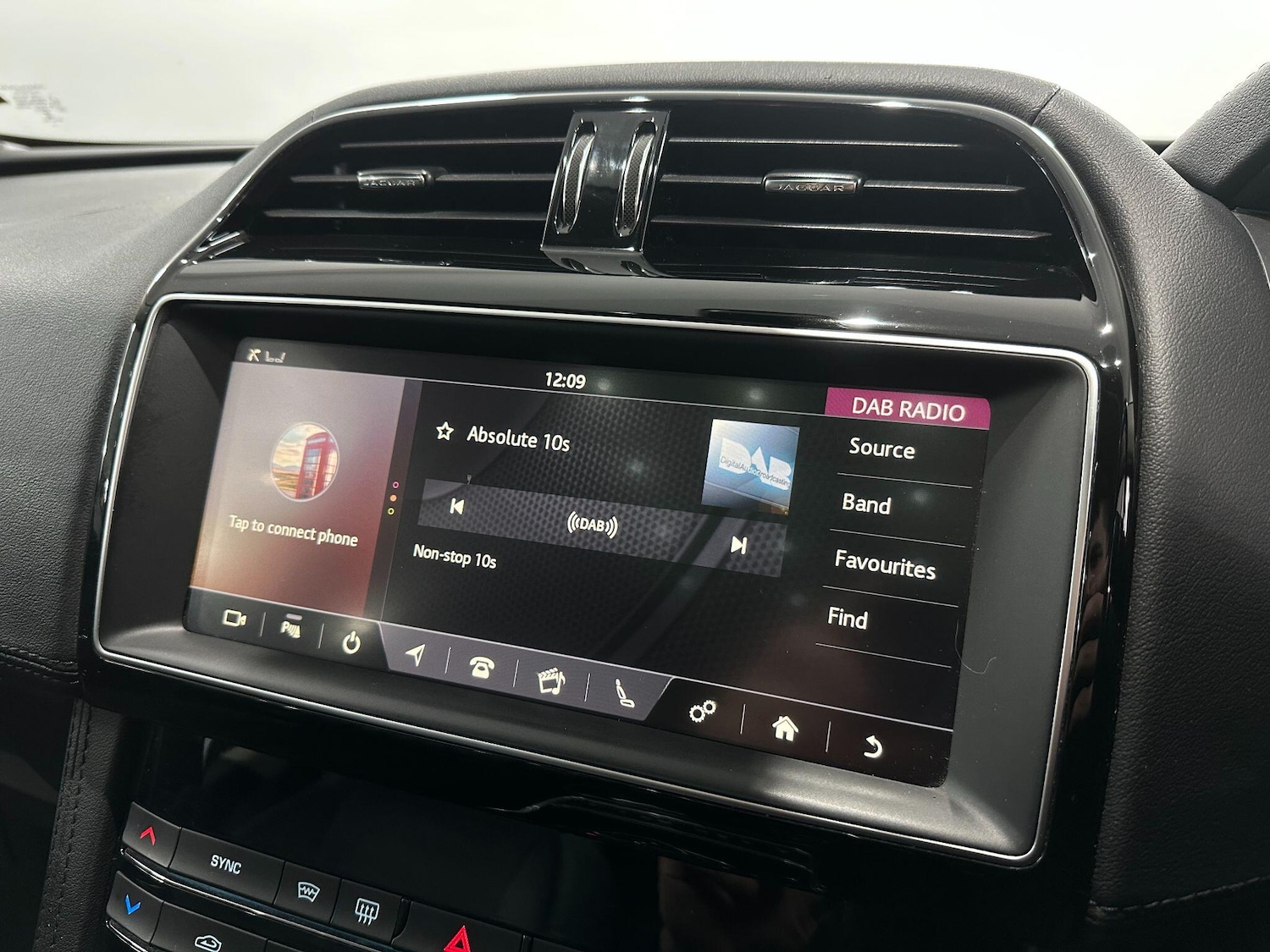 Used Jaguar F-Pace 2018 for sale - 76370630: Photo 40