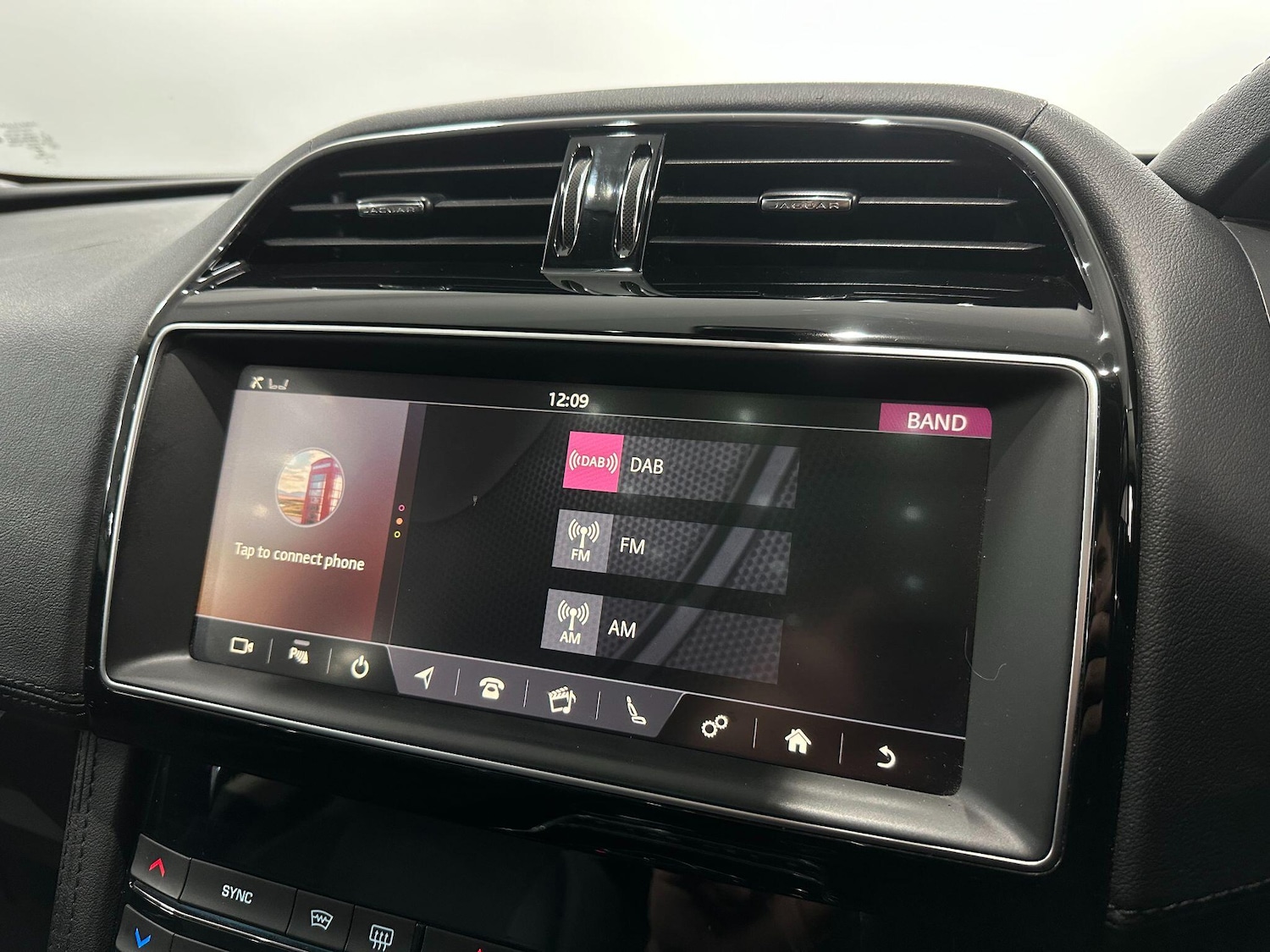Used Jaguar F-Pace 2018 for sale - 76370630: Photo 41