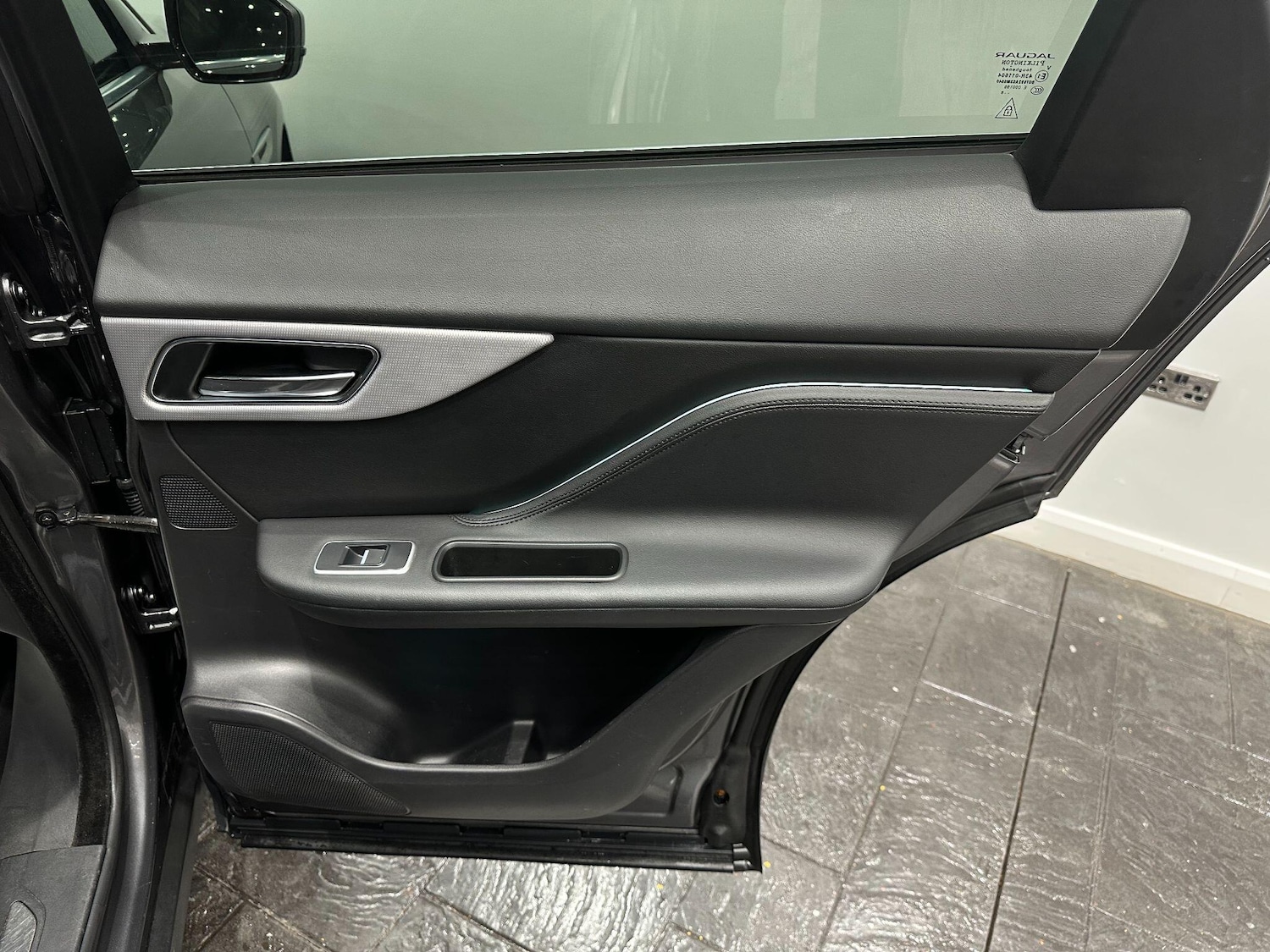 Used Jaguar F-Pace 2018 for sale - 76370630: Photo 64