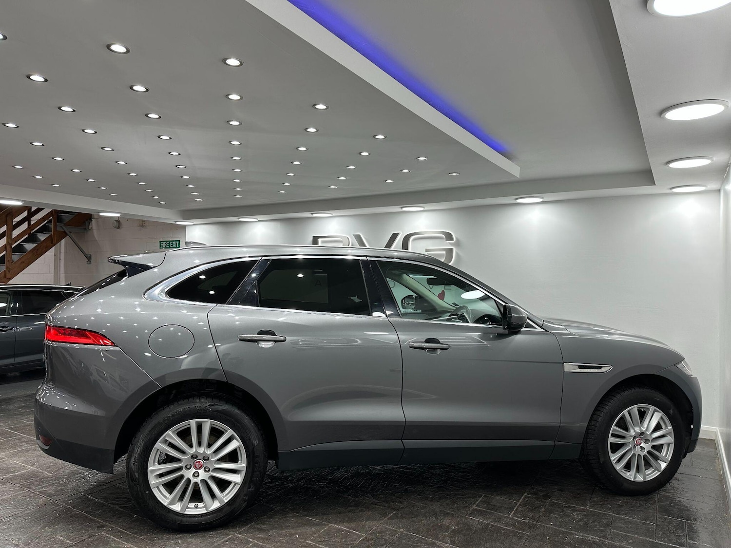 Used Jaguar F-Pace 2018 for sale - 76370630: Photo 9