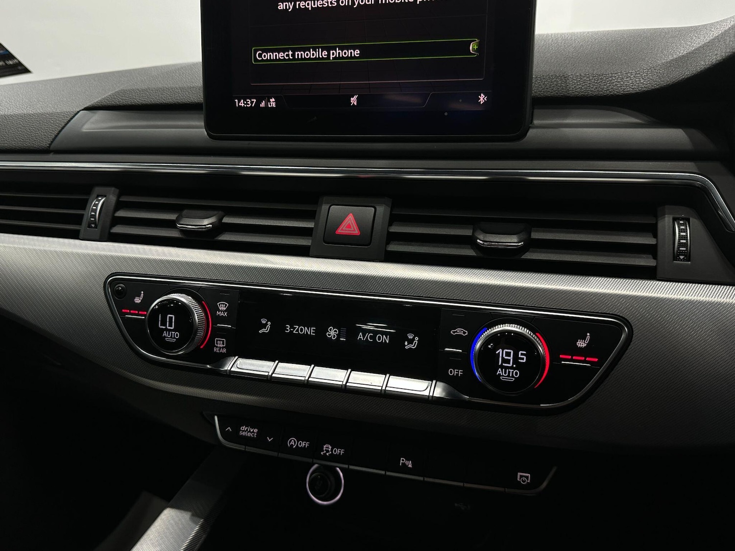 Used Audi A4 Avant 2018 for sale - 76666777: Photo 30