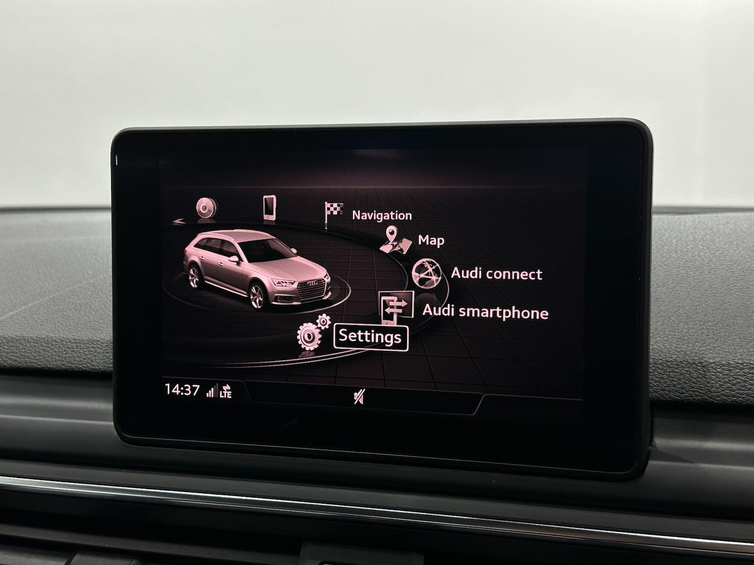 Used Audi A4 Avant 2018 for sale - 76666777: Photo 33