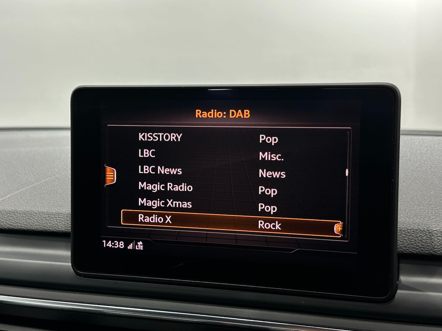 Used Audi A4 Avant 2018 for sale - 76666777: Photo 35