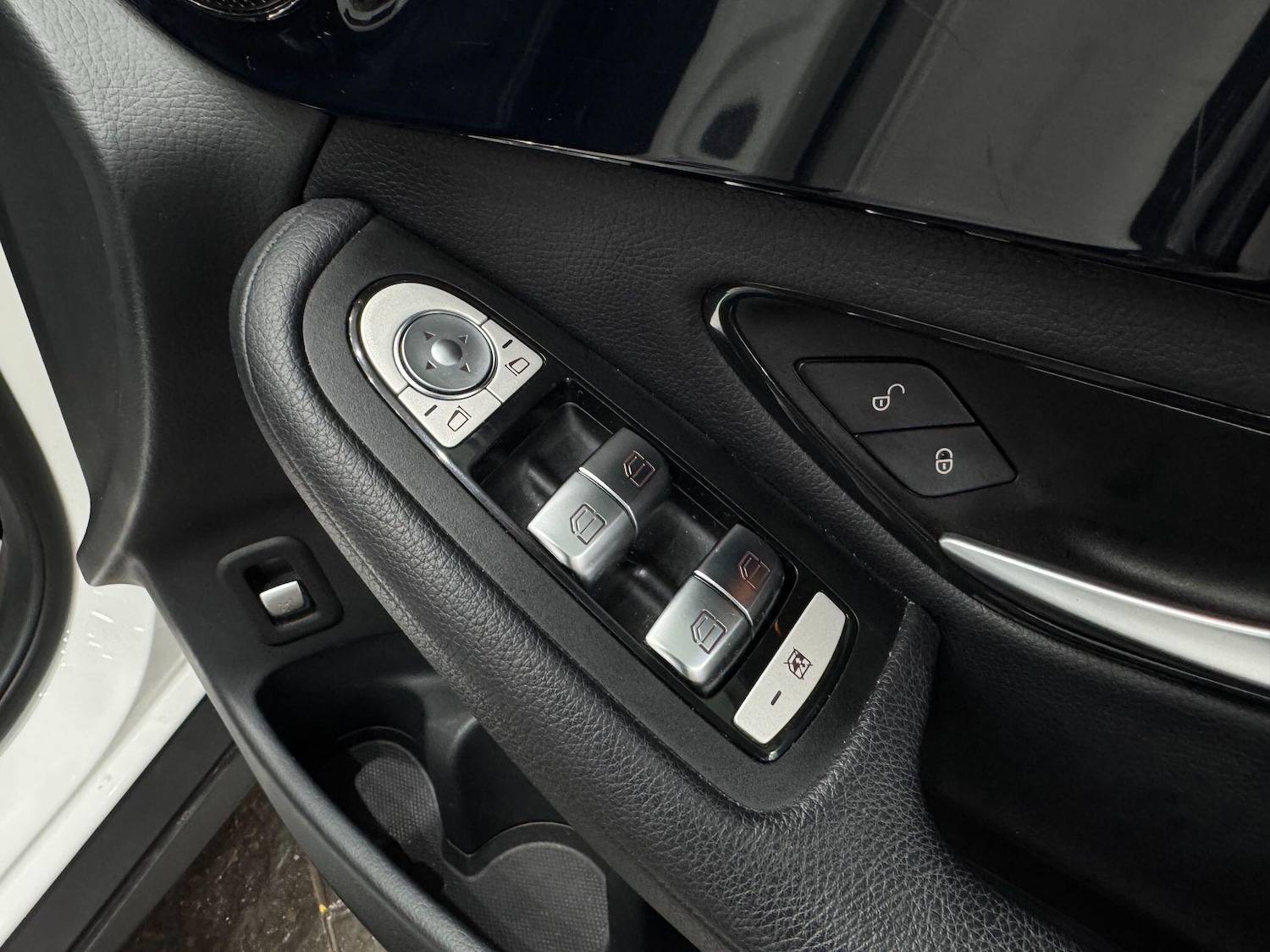 Used Mercedes-Benz GLC 2018 for sale - 77267102: Photo 27