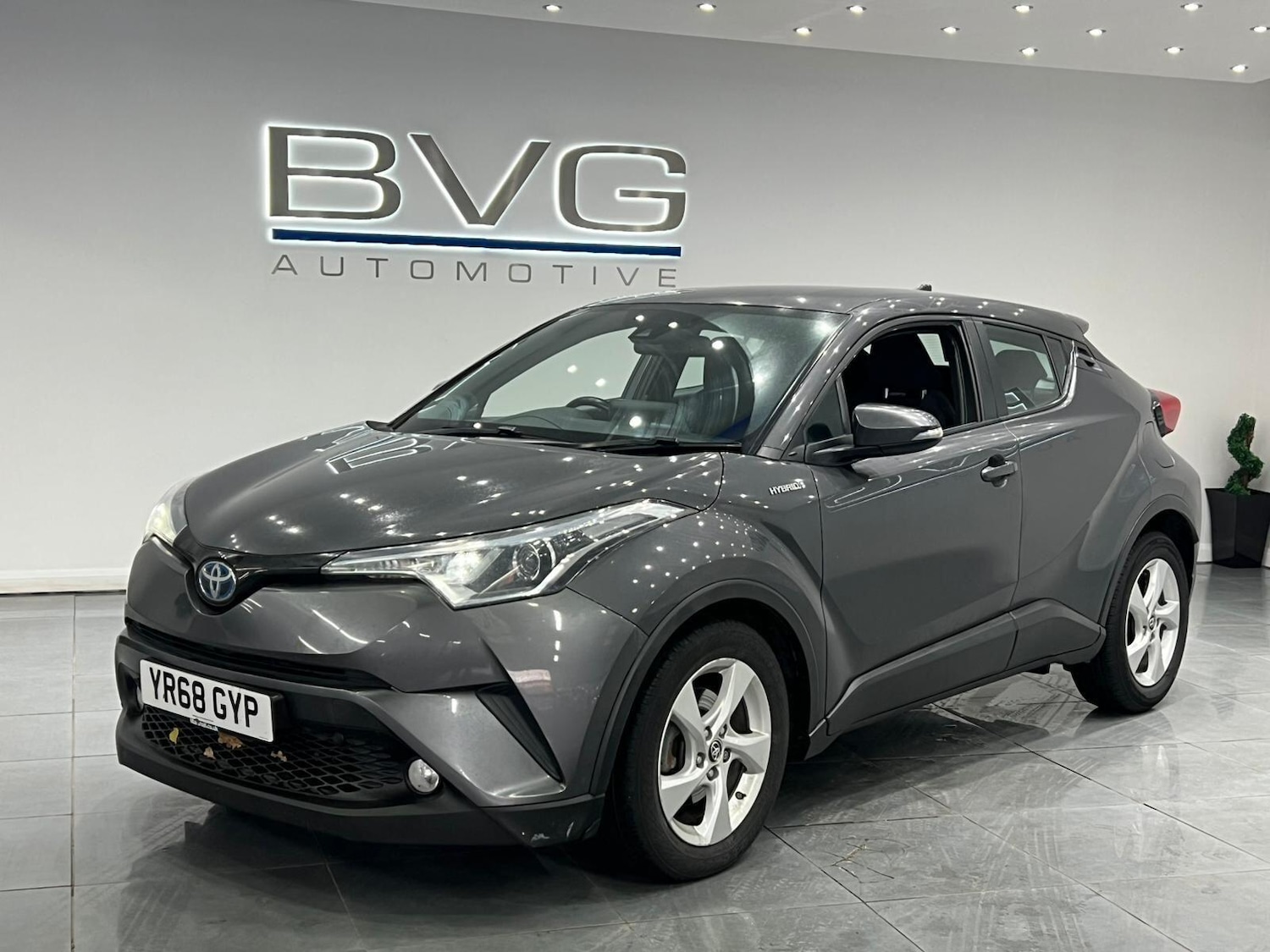 Used Toyota C-HR 2018 for sale - 76742957: Photo 1