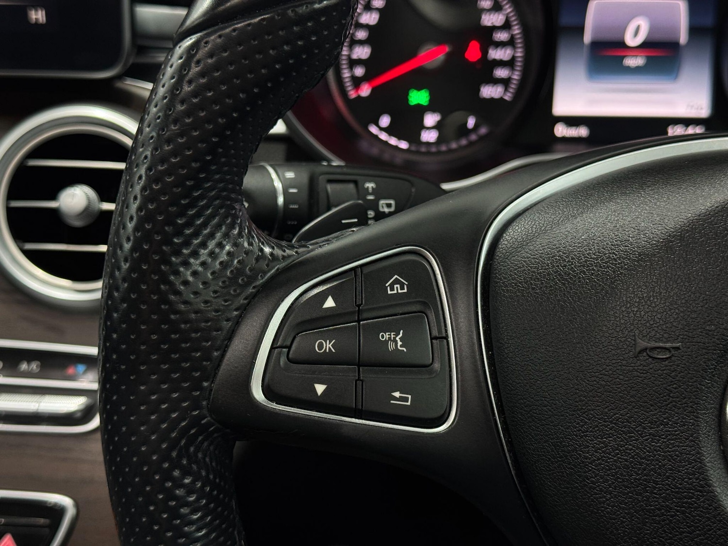 Used Mercedes-Benz C Class 2015 for sale - 77315172: Photo 47