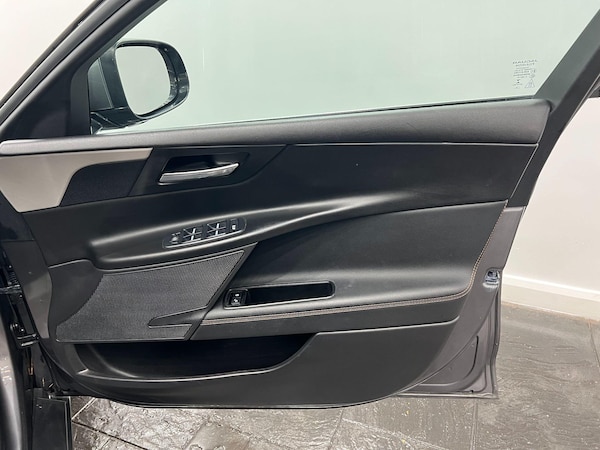 Used Jaguar XE 2016 for sale - 76200184: Photo 30