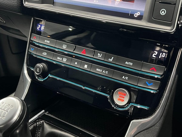 Used Jaguar XE 2016 for sale - 76200184: Photo 42