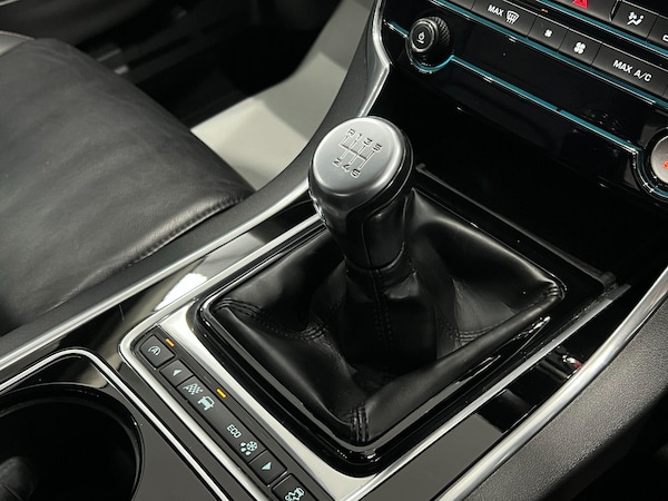 Used Jaguar XE 2016 for sale - 76200184: Photo 43