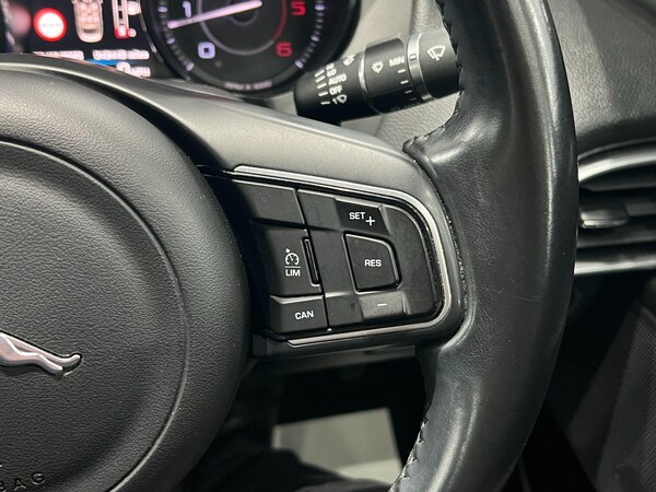 Used Jaguar XE 2016 for sale - 76200184: Photo 50