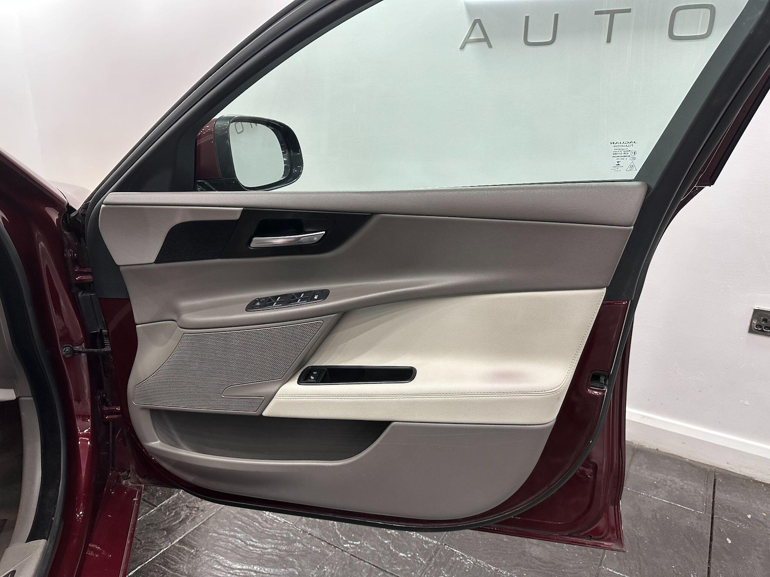 Used Jaguar XE 2015 for sale - 76499000: Photo 26