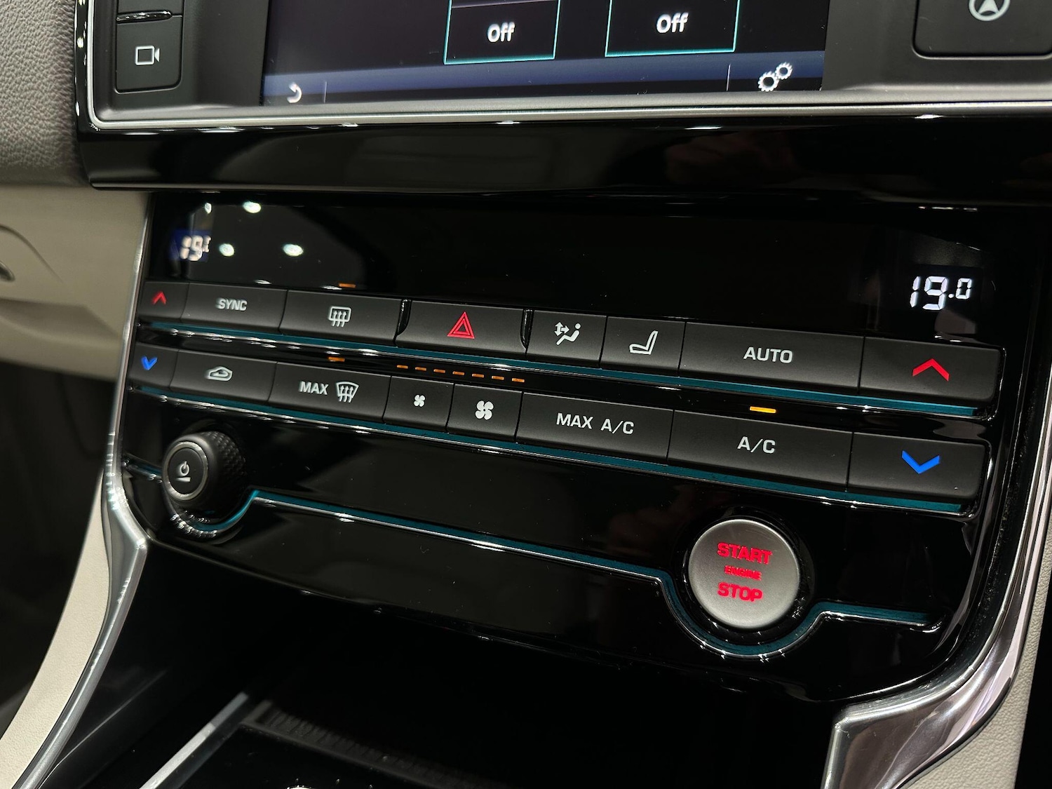 Used Jaguar XE 2015 for sale - 76499000: Photo 35