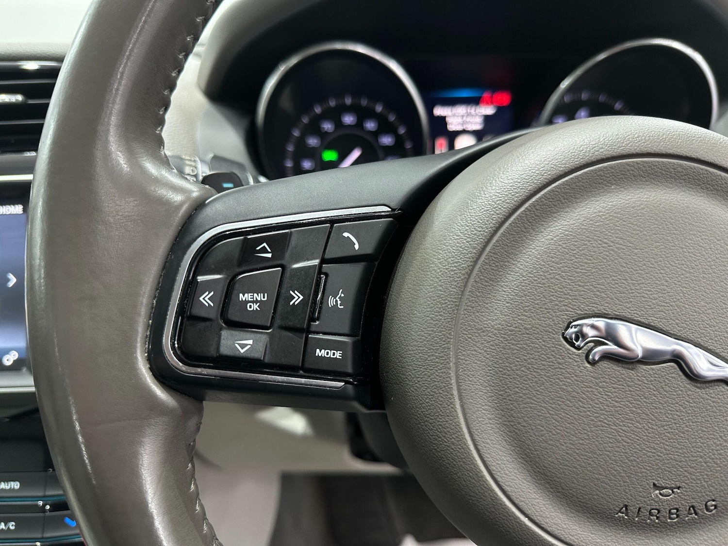 Used Jaguar XE 2015 for sale - 76499000: Photo 40