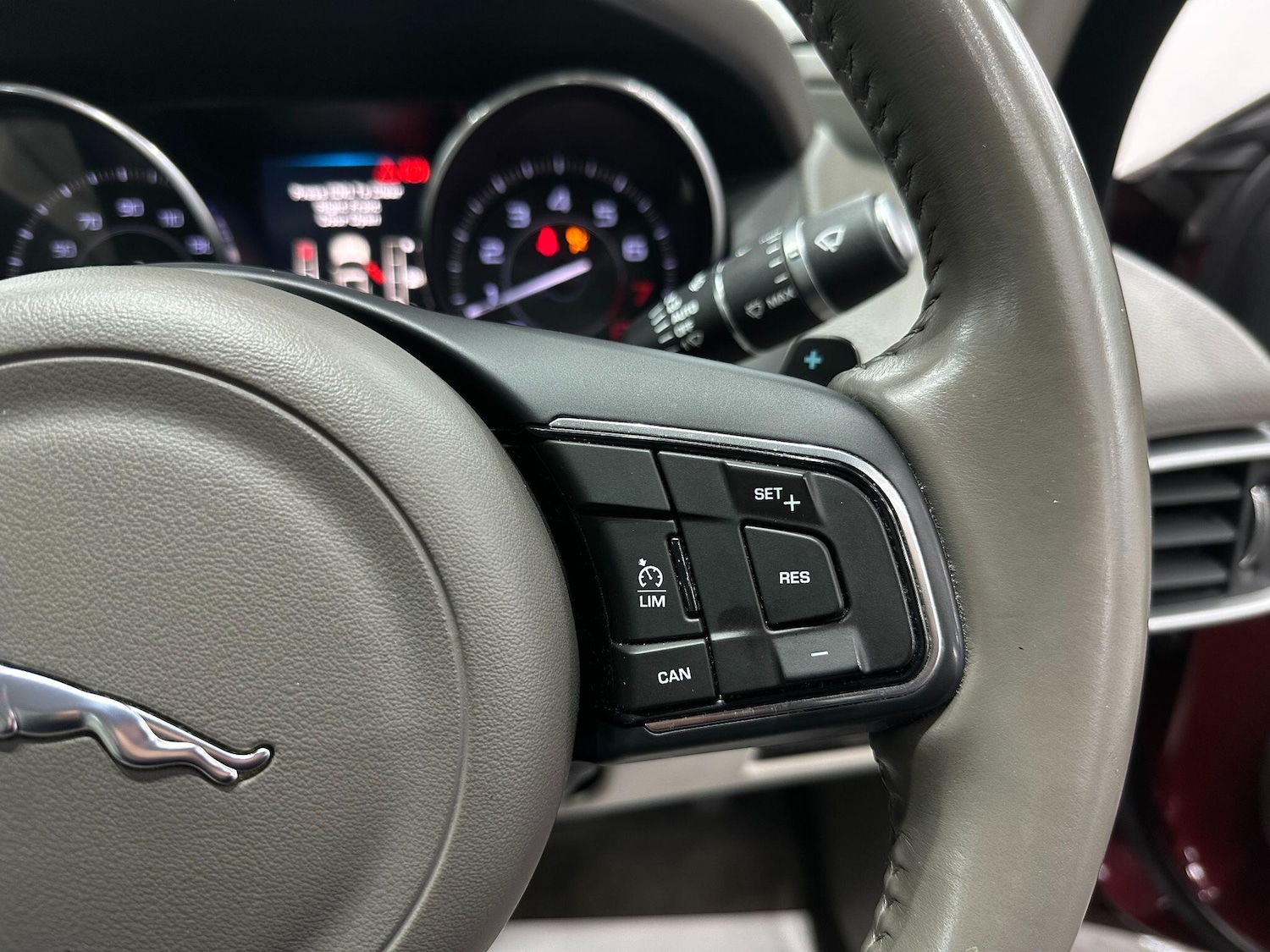 Used Jaguar XE 2015 for sale - 76499000: Photo 41