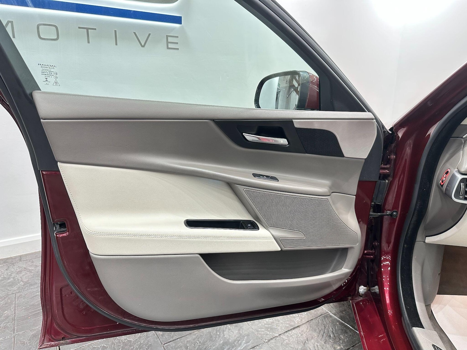 Used Jaguar XE 2015 for sale - 76499000: Photo 44