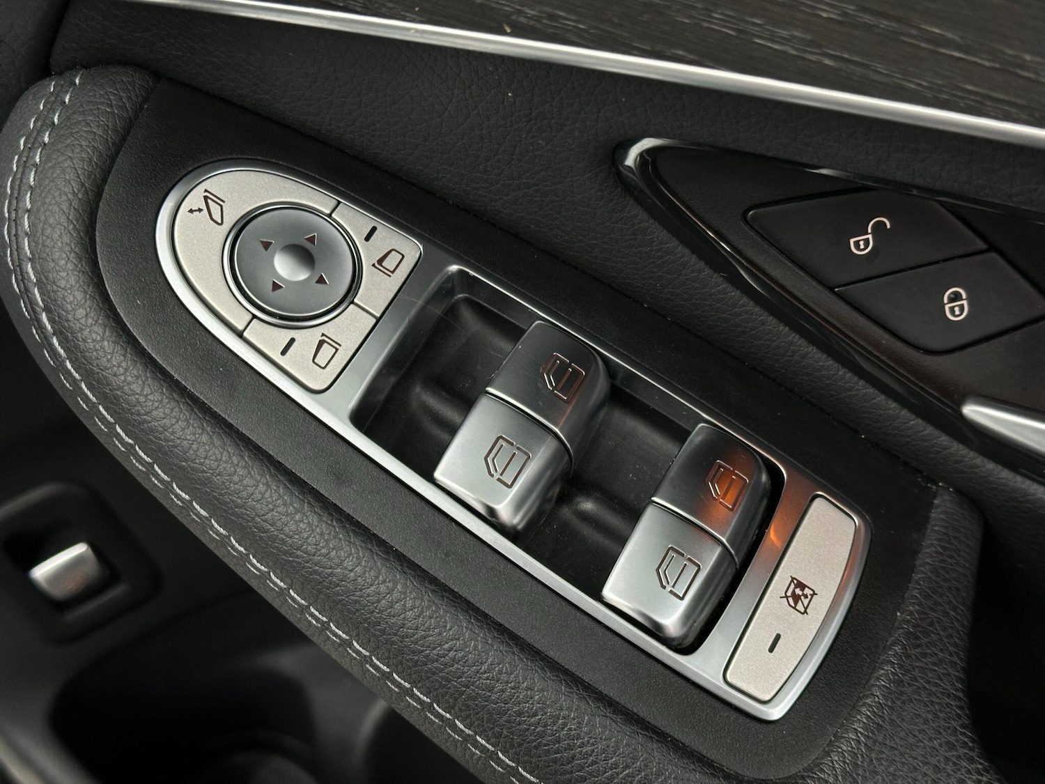 Used Mercedes-Benz GLC 2019 for sale - 76865213: Photo 31