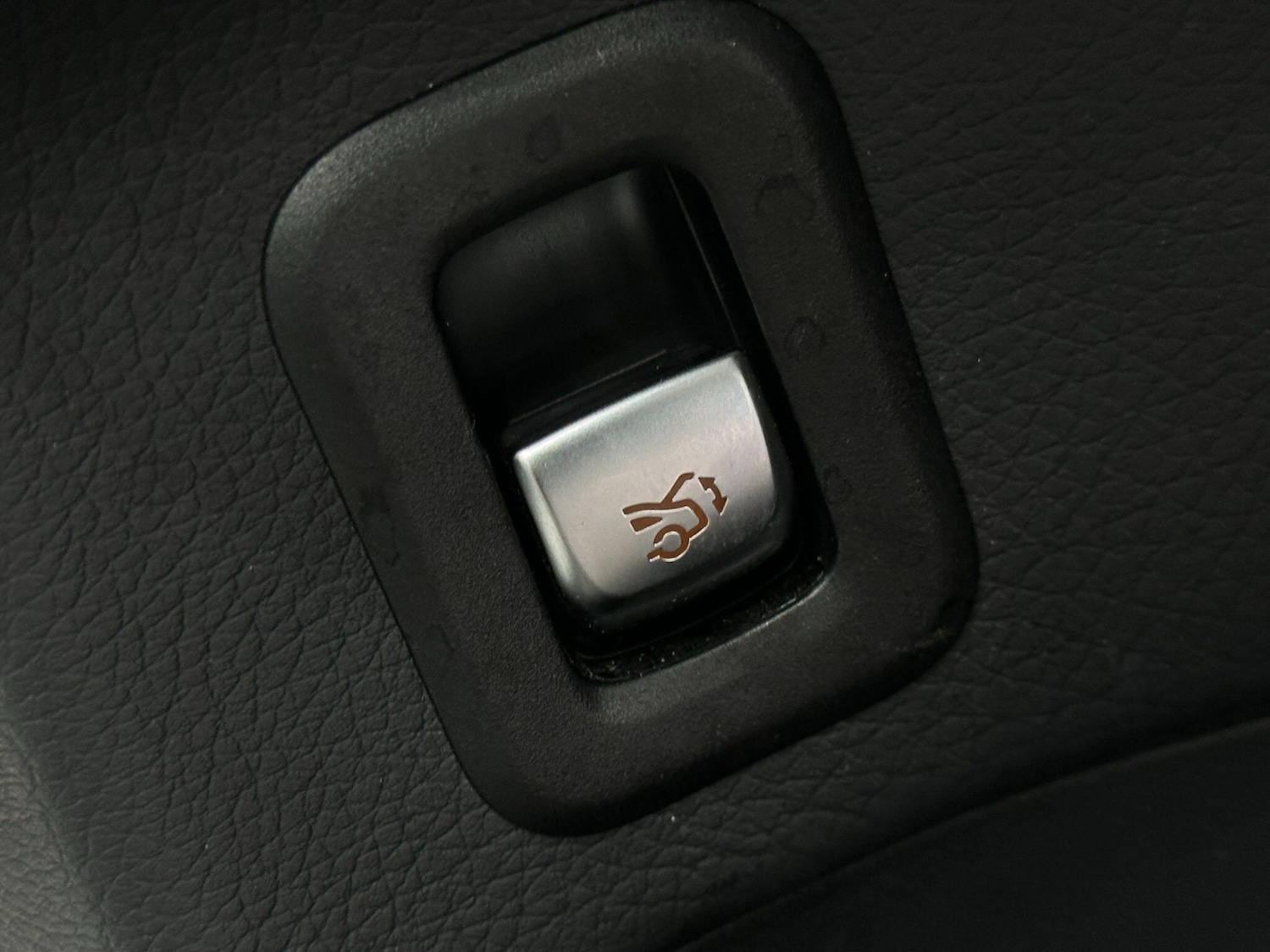 Used Mercedes-Benz GLC 2019 for sale - 76865213: Photo 32